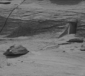 Mysterious Discovery On Mars Looks Just Like An Alien Doorway
