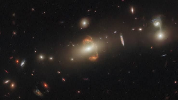 Hubble Captures A Bizarre Galaxy 'Mirror' 6.9 Billion Light Years From Earth